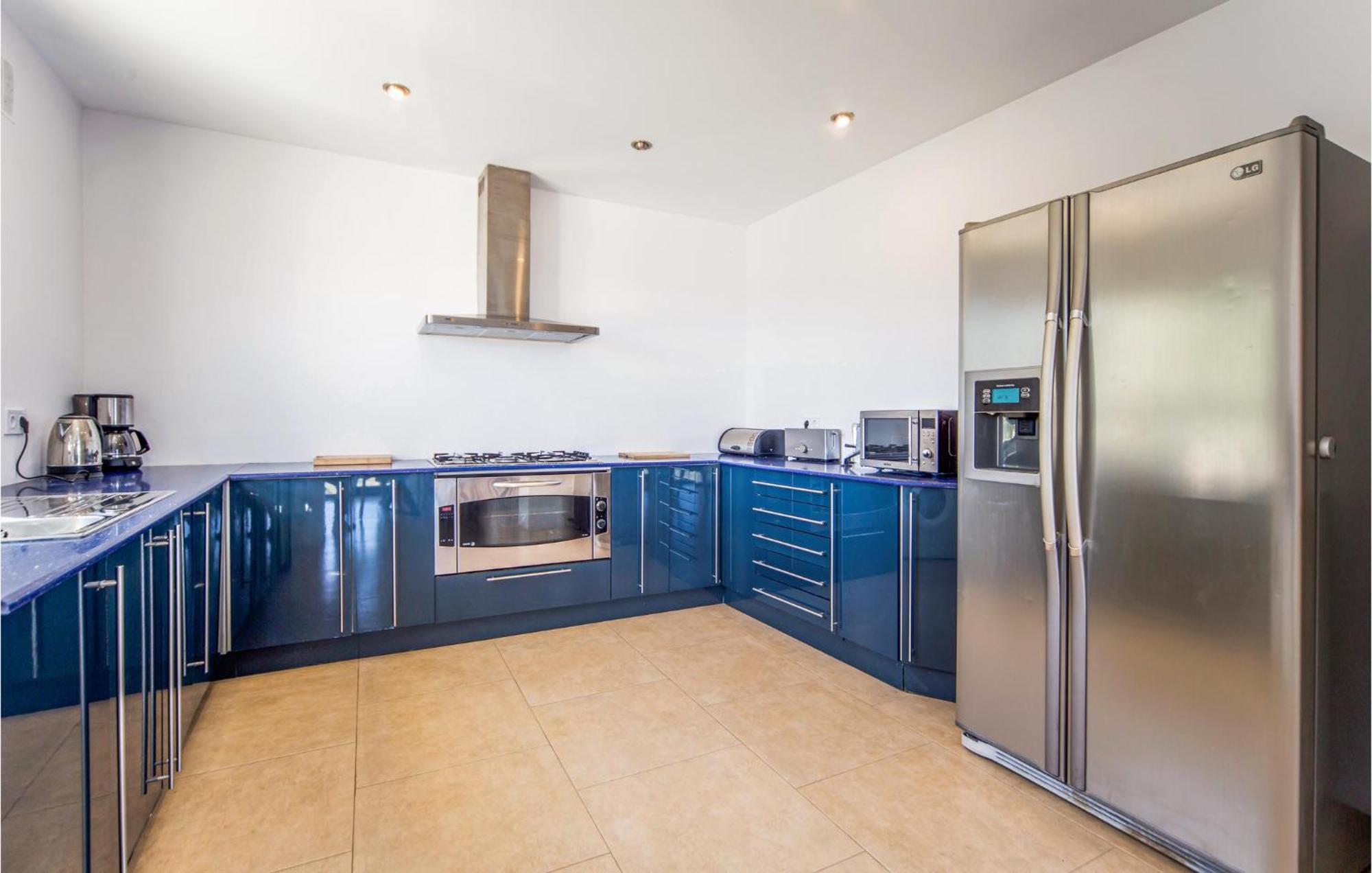Amazing Home In Ador With Kitchenette Luaran gambar